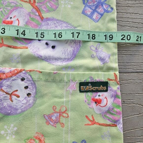 UA SCRUB TOPS V Neck CHRISTMAS SET Of 2, SNOWMEN TOPS LARGE NEW Festive - Picture 12 of 14